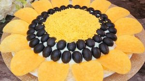 Салат «Подсолнух» Делюсь рецептом праздничного салата с курицей и грибами!САЛАТ НА ПРАЗДНИЧНЫЙ СТОЛ