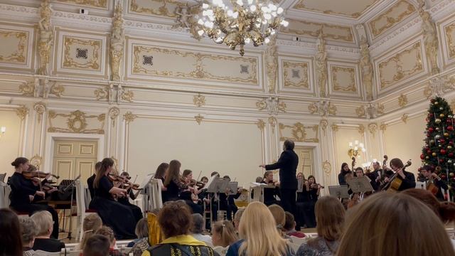 Новогодний концерт 04.01.2025 Молодежный оркестр «Васильевский остров» Дирижер С.Ефаев смотреть онлайн