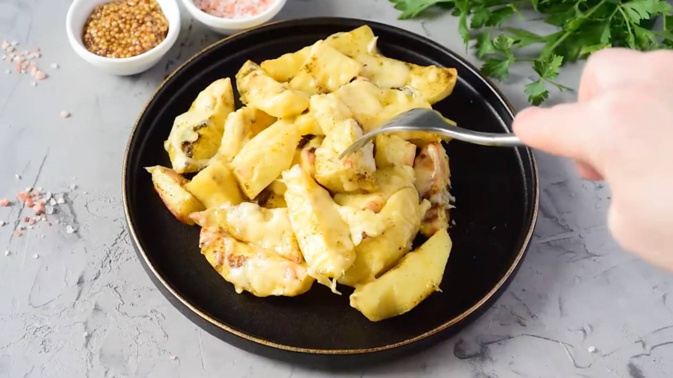 🥔 Картошка с сыром в духовке смотреть онлайн