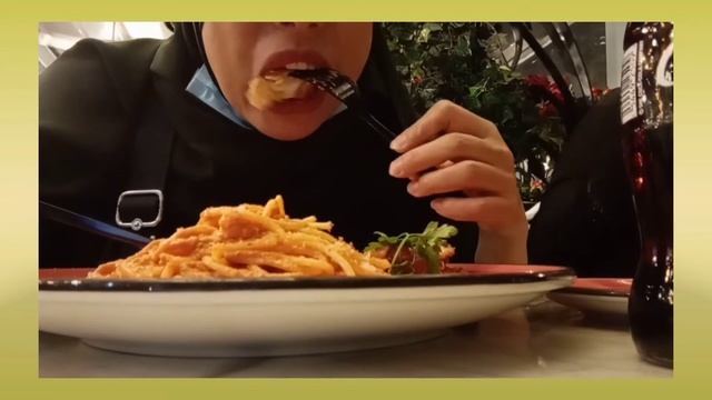My first mukbang spaghetti pasta with fried chicken смотреть онлайн