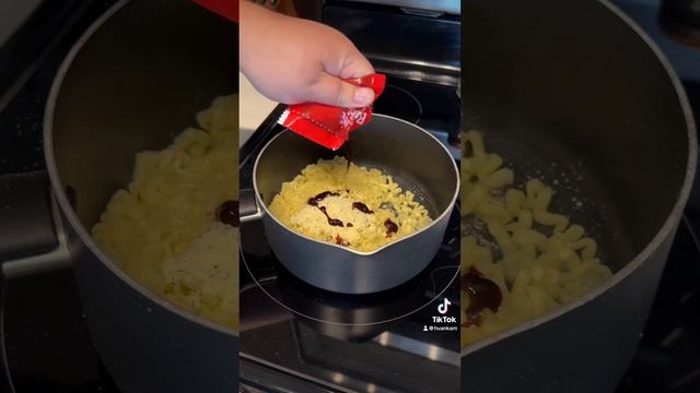 Viral Buldak Carbonara Ramen 🍜🤍 #shortsvideo #youtubeshorts #buldaknoodles #buldakcarbonara смотреть онлайн