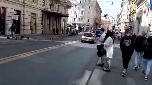 Италия, по улочкам Рима, Via Del Tritone. смотреть онлайн