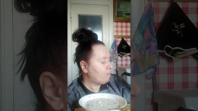 МУКБАНГ ОКРОШКА НА КЕФИРЕ С РИСОМ,ПРИЧЁСКА ПАЛЬМА,ВЫРВАЛО БАЛКОННУЮ РАМУ🙈 смотреть онлайн