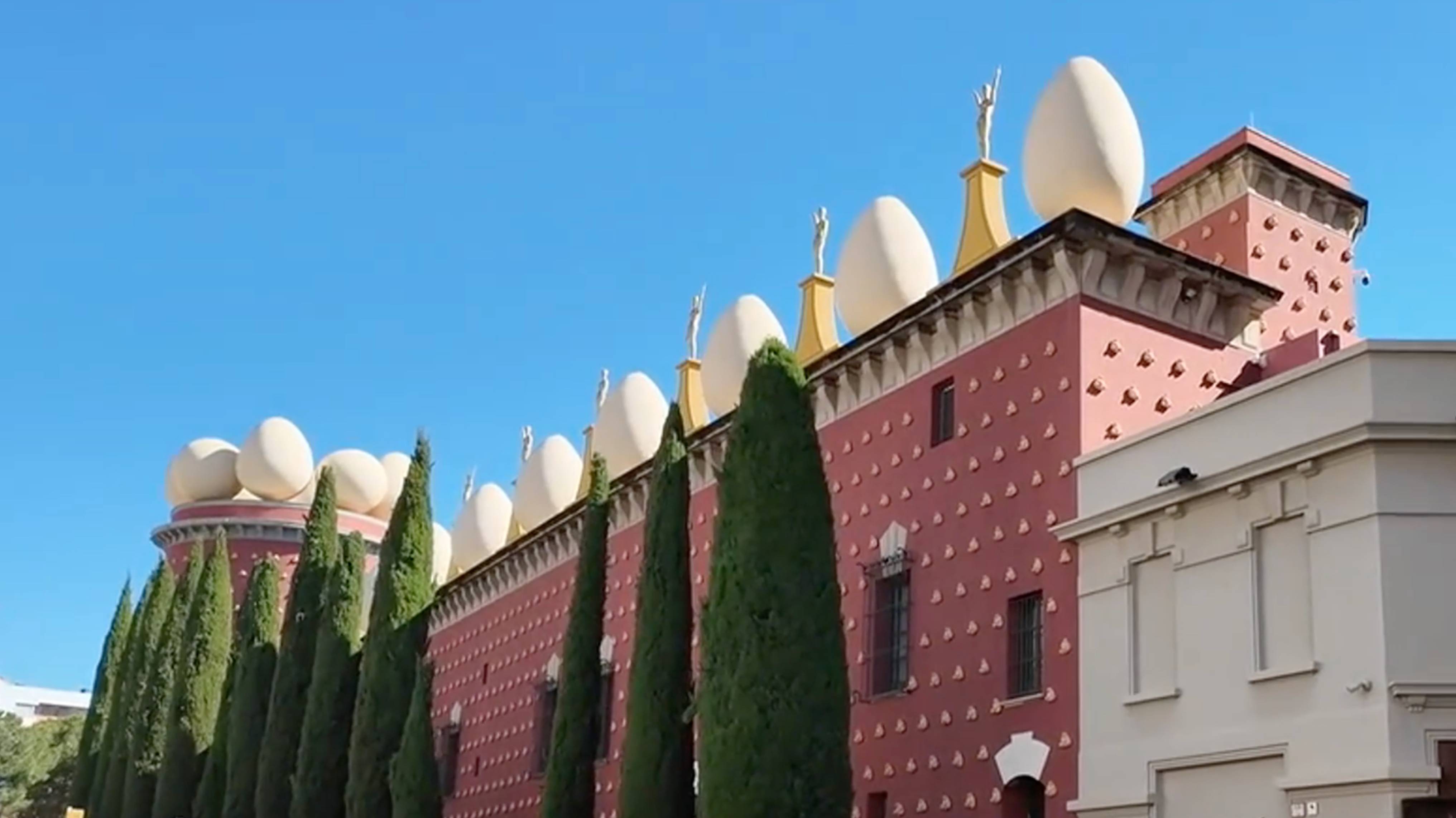 Театр-музей Сальвадора Дали в Испании и Дом в Кадакесе смотреть онлайн