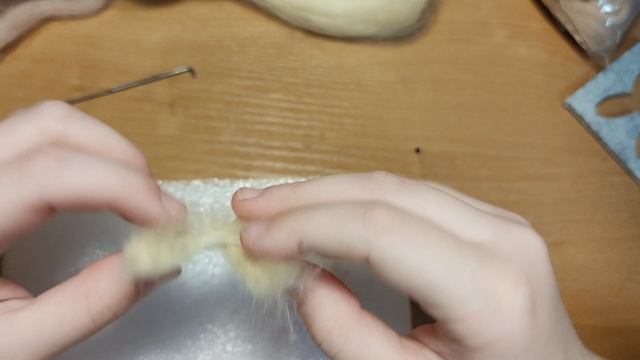 делаю зайчика из сухого валяния смотреть онлайн