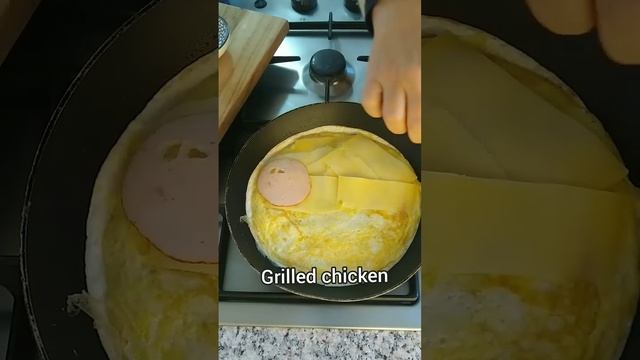 Healthy Quick Breakfast Idea | Omelette with Tomato and Tortilla #shorts #shortsfeed #shortvideo смотреть онлайн