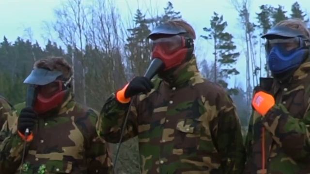 Инженер Маттиас Кранц соорудил пейнтбольную пушку-пианино смотреть онлайн