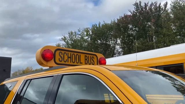 S4 Warning Lights — 2016 Chevrolet Suburban LS School Bus смотреть онлайн
