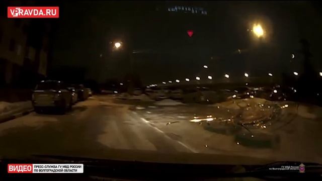 Полицейские задержали волгоградца, стрелявшего по машине курьера смотреть онлайн