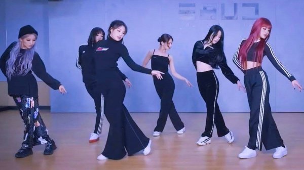 (G)I-DLE "HWAA" Dance practice mirrored