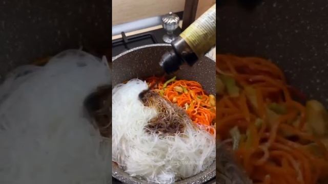 ФУНЧОЗА С КУРИЦЕЙ И ОВОЩАМИ смотреть онлайн