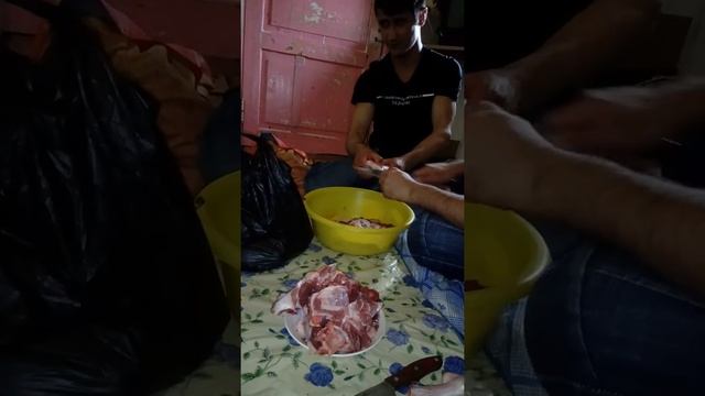 Тарзи тайёркардани шашлик ба гушти гуспанд тамошо кнен лайк монен падписатса кнен смотреть онлайн