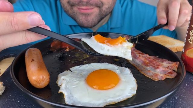 ASMR MUKBANG BREAKFAST FRIED EGGS WITH SAUSAGES, BACON & TOAST MUKBANG (EATING SOUNDS) EATING SHOW смотреть онлайн