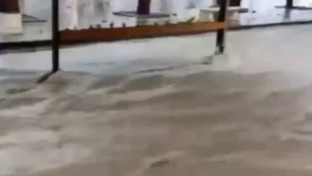 Геленджик поплыл после дождей смотреть онлайн