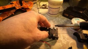 Замена кнопки на шуруповерте вихрь