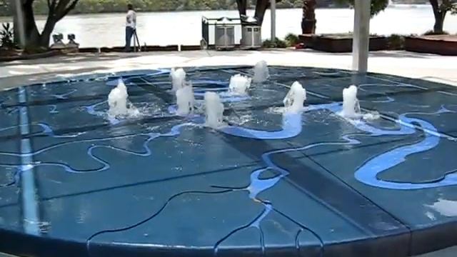 Australia, Brisbane. South Bank Water Park смотреть онлайн