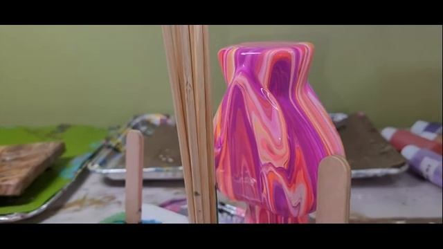 Neon Heart Shaped Bottle смотреть онлайн