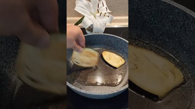 НЕРЕАЛЬНО ВКУСНО - баклажаны с соусом! #баклажаны #соус #вкусно #аппетитно #нереально смотреть онлайн