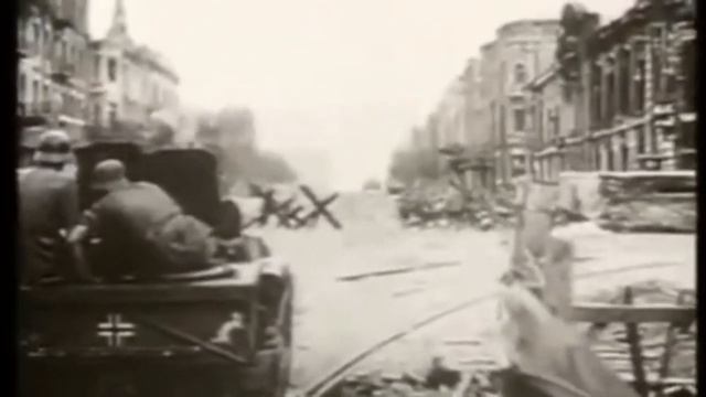 Немцы случайно пожгли свои же машины и невольно помогли советским кавалеристам отбить танковую атаку смотреть онлайн