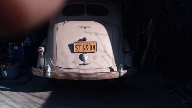 1937 Chrysler Royal смотреть онлайн