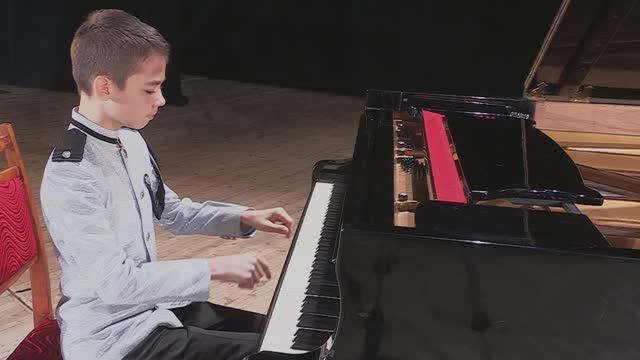 Клип на песню "Мама".
Исполняет Бурмистров Лев. смотреть онлайн