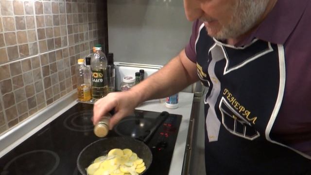 Картошечка с сыром, луком и красным перцем смотреть онлайн