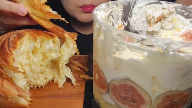 무화과 시루 케이크+몽블랑 페이스트리 빵 먹방 🎂 '성심당' 2탄 시즌 케이크와 보문산 메아리 간식 디저트 mukbang смотреть онлайн