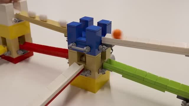Создание системы LEGO Marble Run System | Building a LEGO Marble Run System смотреть онлайн