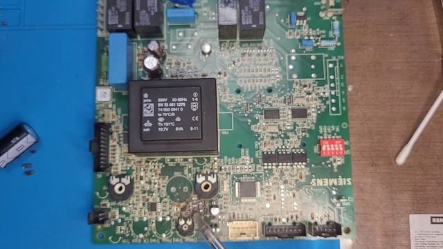 Оживление платы Baxi Slim, ремонт и запуск на столе. смотреть онлайн