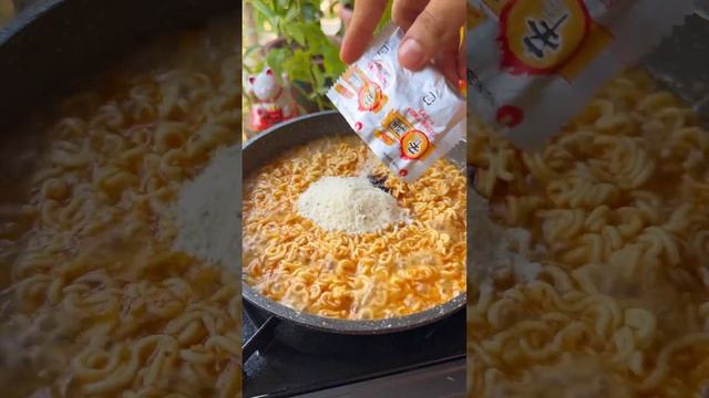 Worlds Best Cheesy Ramen 🍜 🧀🌶️ #ramen #ramyun #youtubeshorts #shortsviral #omkarpawar 808520741 смотреть онлайн