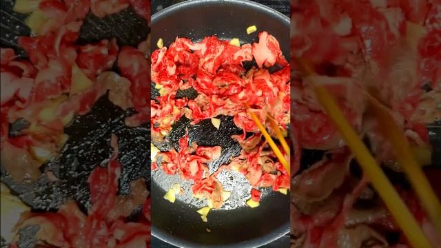 牛バラ肉とチンゲン菜のオイスターソース炒め смотреть онлайн