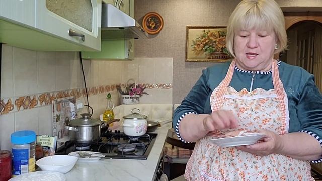Запекла хребет от красной рыбы. Свекольник. Битки мясные. Картошка Салат весенний. компот. смотреть онлайн