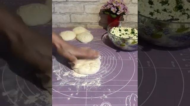 Лепешки с творогом и зеленым луком. смотреть онлайн