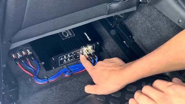 Бюджетная аудиосистема в Niva Travel . Сабвуфер в багажник , акустика в двери и усилитель смотреть онлайн