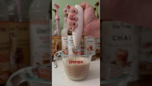 Starbucks Inspired Cinnamon Dolce Latte ☕️ #recipe #shorts #coffee #starbucks смотреть онлайн