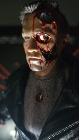 Фигурка Терминатор T 800 от Hot toys 2011 год