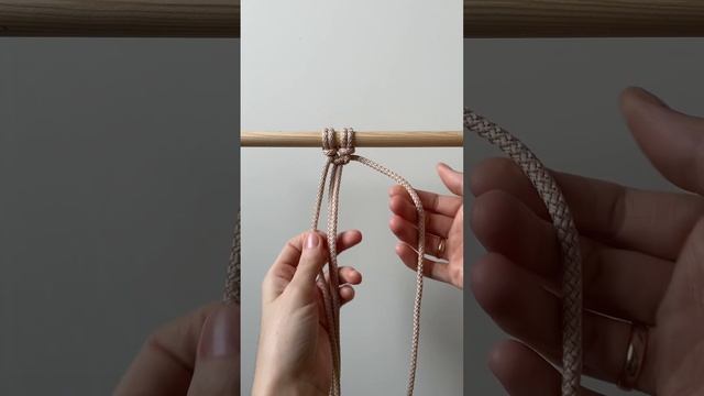 Квадратный (плоский) узел #diy #макраме #macrame #урокимакраме #мастерклассмакраме смотреть онлайн