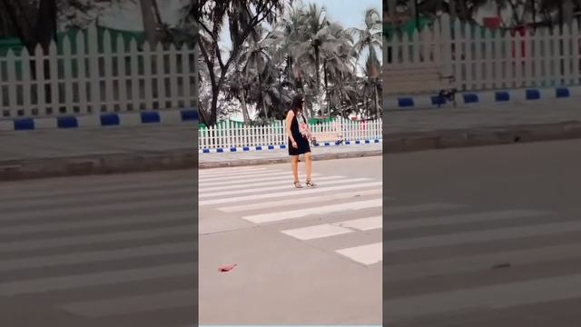 Be safe.. always use zebra crossing ❤ смотреть онлайн