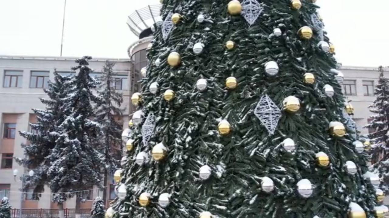 Праздничная атмосфера в городе 28.12.2024 смотреть онлайн