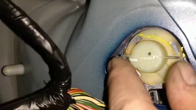 How to access the indicator bulb in a Toyota Yaris смотреть онлайн