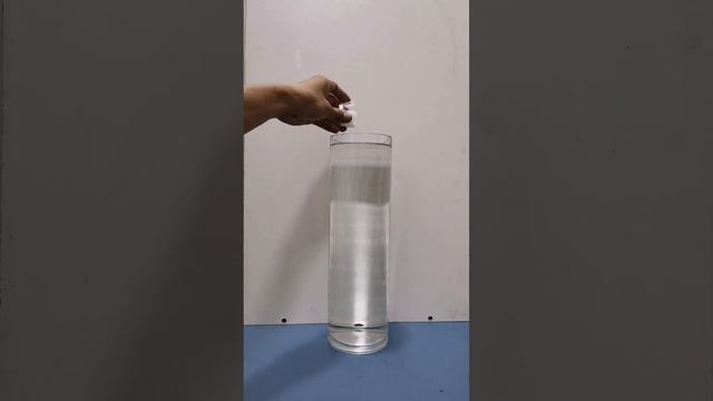 Put some salt in the tap water and you can see the light path by shining the laser! смотреть онлайн