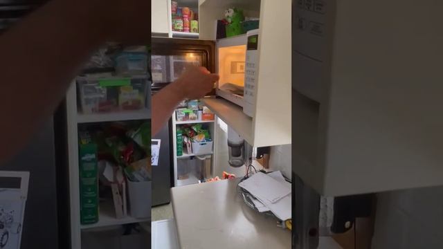 CHEESE AND EGG MICROWAVE WRAP HACK! #shorts #viral смотреть онлайн