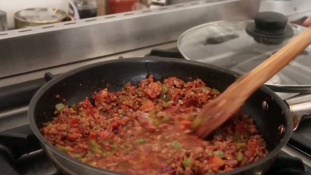 SPAGHETTI AND MINCE MEAT | SPAGHETTI RECIPE KENYA | SHEENA'S KITCHEN смотреть онлайн