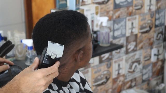 O TUTORIAL MAIS FACIL DE MUNDO DE CORTE /BARBEARIA CFG смотреть онлайн