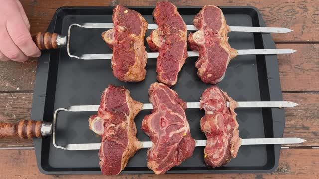 Шашлык из Баранины на углях🔥 Седло Барашка смотреть онлайн