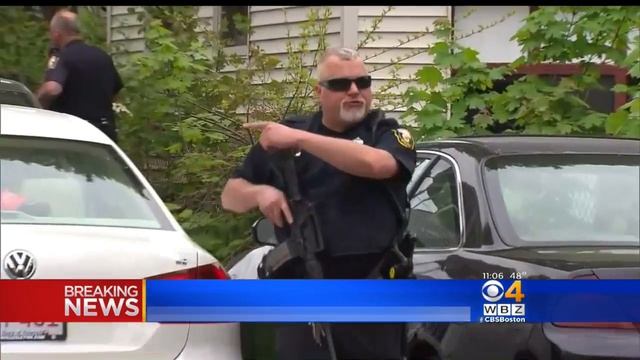SWAT Teams Search Lowell Neighborhood For Murder Suspect смотреть онлайн