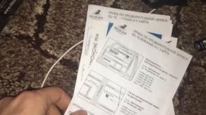 Бумажное расхламление на своем рабочем месте ➤ Куча ненужных бумаг