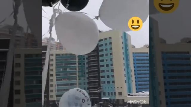 Отпускаю шарики с дня рождения и загадываю желаниние!!!😁😁😁 смотреть онлайн