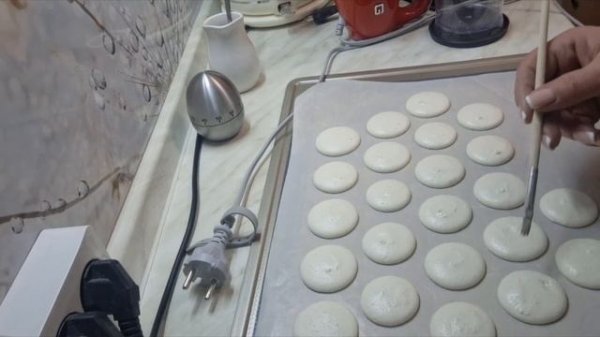 Макарон на французской меренге. На альбумине. Легко))