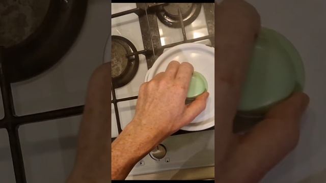 Привет. Сегодня готовим геркулесовую кашу на молоке! Овсяная каша. смотреть онлайн